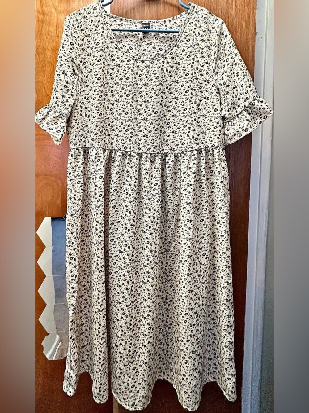 SHEIN Women’s L Cream Brown Floral Loose Fit Ruffle Sleeve Dress